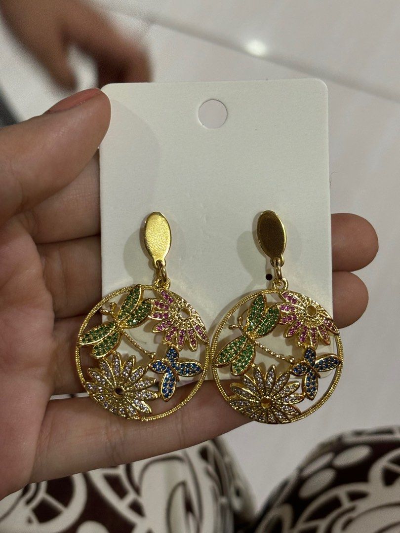 Tinkles PH Unique Gold Plated Earrings (Category: Earrings) located in Manila. Submitted by ingrdatfc (Listing ID 1331540988, Image 1). Description: 400 for all pieces unique style and stylish. Helping my tita out 🫶🏻 hypo-allergenic!.