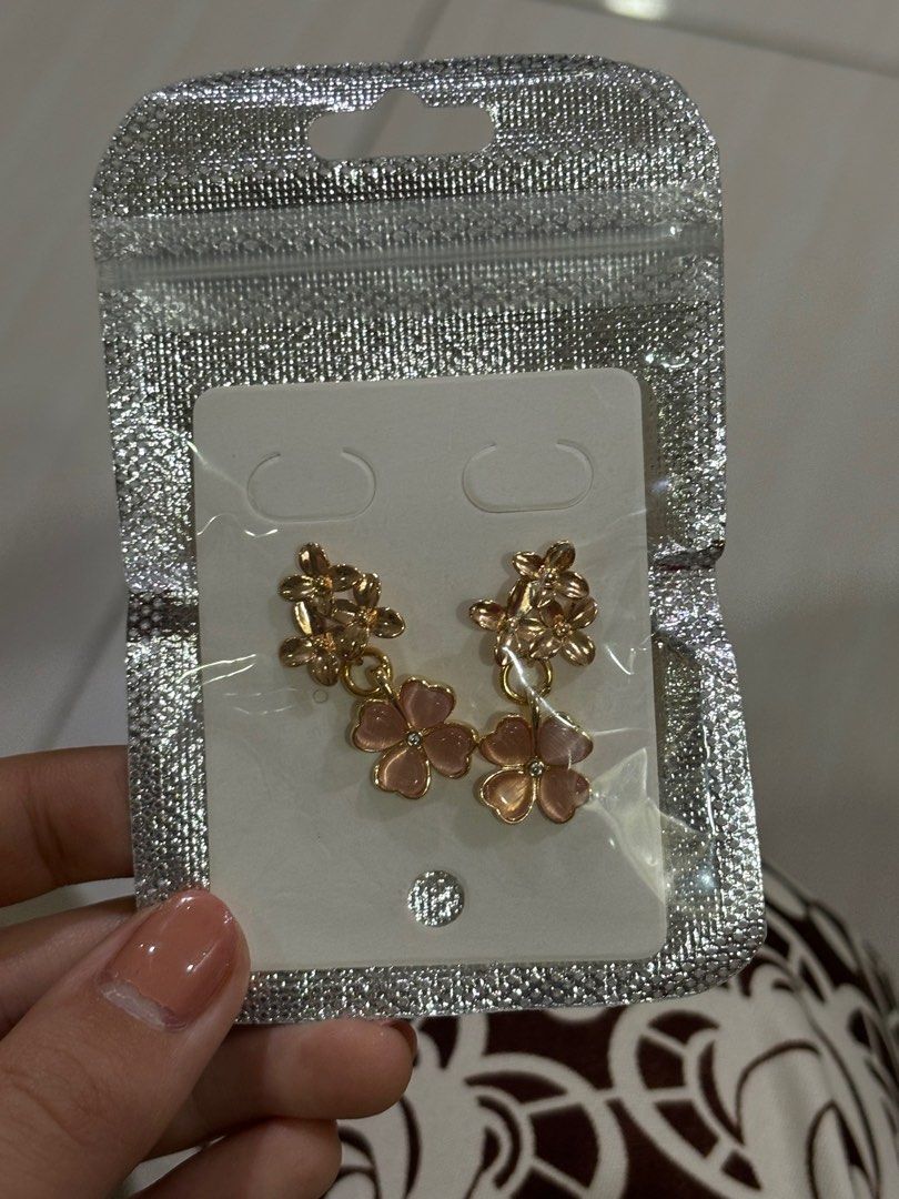 Tinkles PH Unique Gold Plated Earrings (Category: Earrings) located in Manila. Submitted by ingrdatfc (Listing ID 1331540988, Image 2). Description: 400 for all pieces unique style and stylish. Helping my tita out 🫶🏻 hypo-allergenic!.