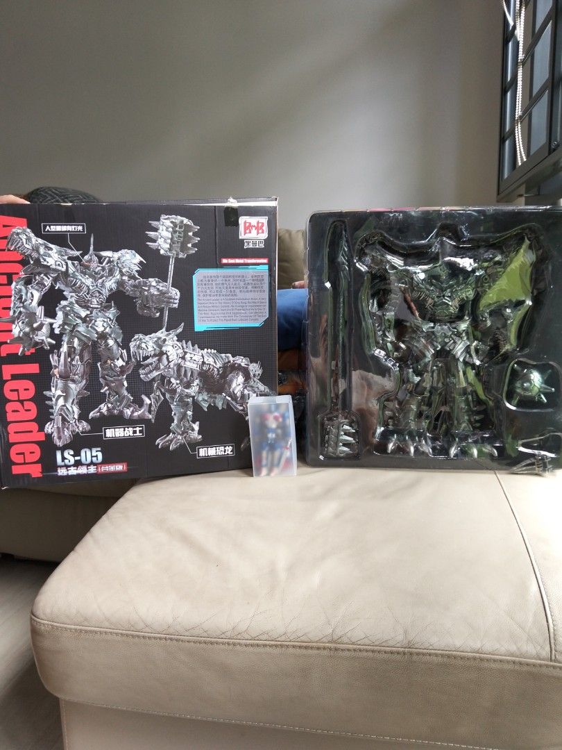 Transformers (Category: Toy Figures) located in Singapore. Submitted by shawnprime (Listing ID 1331433339, Image 2). Description: LS 05-ancient leader.