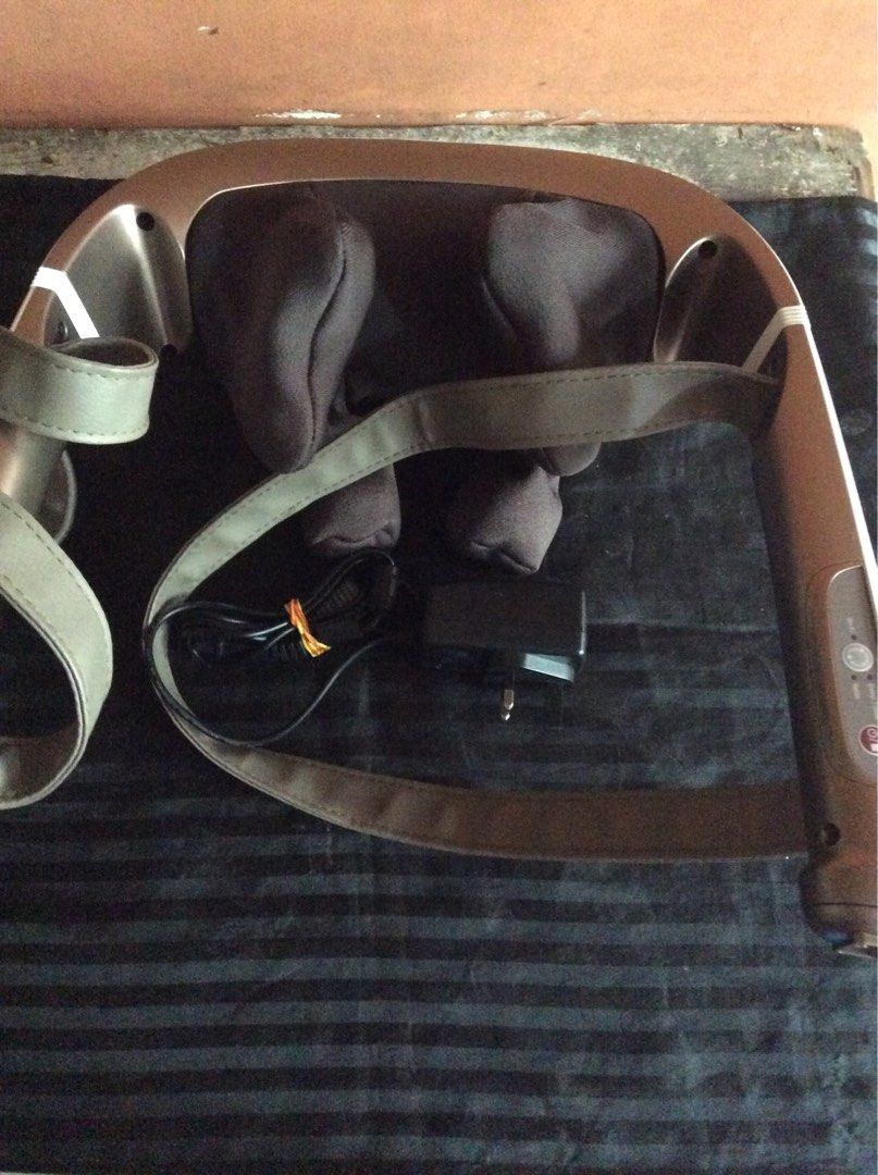 uMoby Smart Neck Massager (OSIM) (Category: Massage Devices) located in Quezon City. Submitted by marky1969 (Listing ID 1331454675, Image 2). Description: For Sale Only... Padala lang... 220Volts RECHARGEABLE! Still good battery life... Can be connected to phone thru bluetooth and wifi. 100% Working.... Kindly check the last 5 pics for more info about this item or google/utube it.. Pick up lang dito sa house along T Sora QC for testing na din or 
