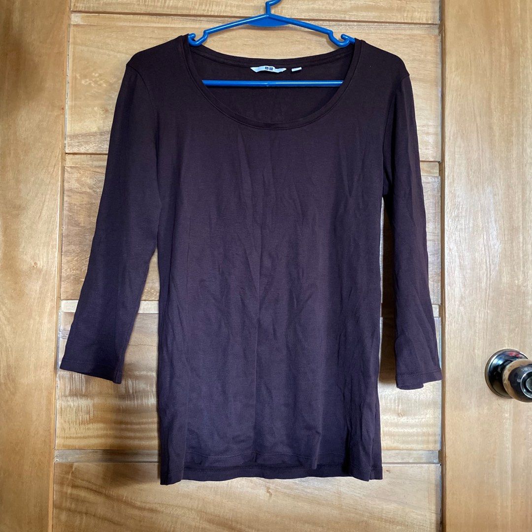 Uniqlo 3/4 sleeve sweater (Category: Longsleeves) located in Cauayan City . Submitted by edumpz (Listing ID 1331425191, Image 1). Description: • M on tag 🏷️ • 8/10 condition ⭐️ • SF shouldered by buyer RFS: decluttering MOP: Gcash 💸 .