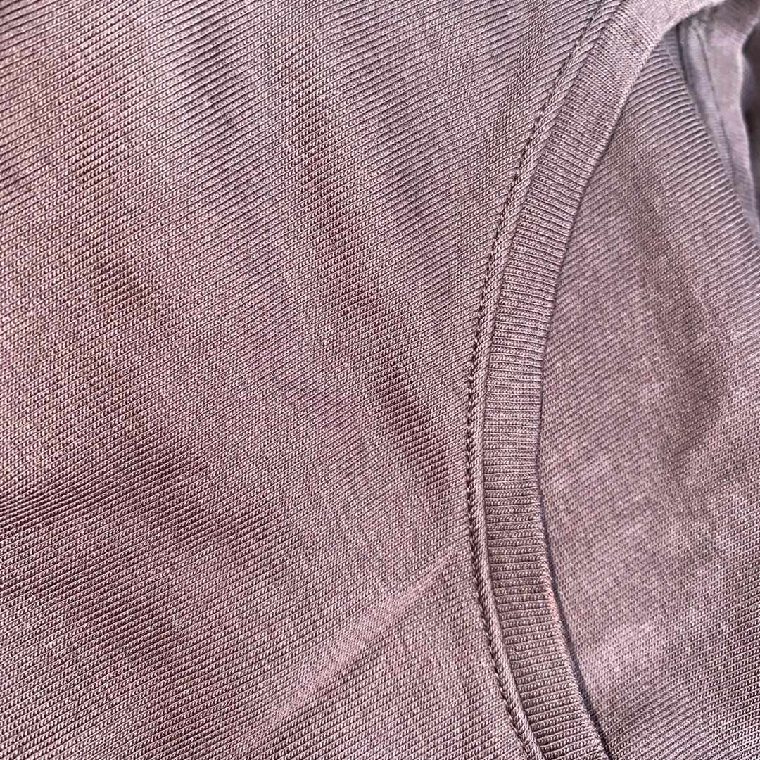 Uniqlo 3/4 sleeve sweater (Category: Longsleeves) located in Cauayan City . Submitted by edumpz (Listing ID 1331425191, Image 3). Description: • M on tag 🏷️ • 8/10 condition ⭐️ • SF shouldered by buyer RFS: decluttering MOP: Gcash 💸 .
