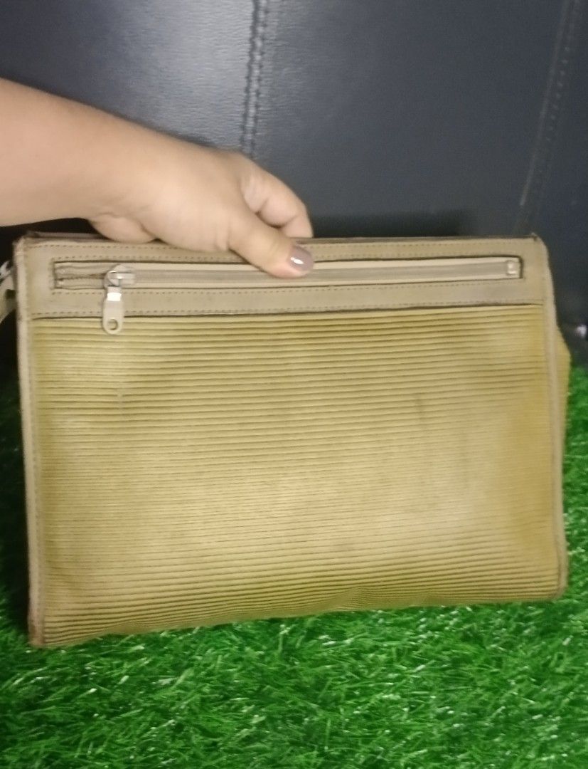 YSL clutch bag (Category: Luxury Bags & Wallets) located in Legazpi City. Submitted by georgepineda791 (Listing ID 1331530043, Image 1). Description: Preloved Vintage YSL Clutch Bag ✨ Made of quality leather with YSL hologram lining inside. This piece is already vintage and clearly well-loved—please manage expectations. 👀Flaws are visible: faded hardware and noticeable rubs on the edges (almost scar-like), but still fully functional and usable. 