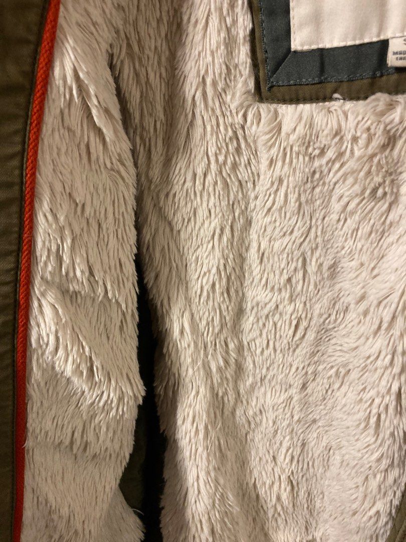 Abercrombie & Fitch Fur Parka (Category: Coats, Jackets and Outerwear) located in Antipolo. Submitted by madforsan (Listing ID 1331596036, Image 3). Description: • has so many pockets • lined with fur on the inside • army green color • used a few times pero good as new • sorry, sobrang gusot naiwan sa bag RFS: not my style.