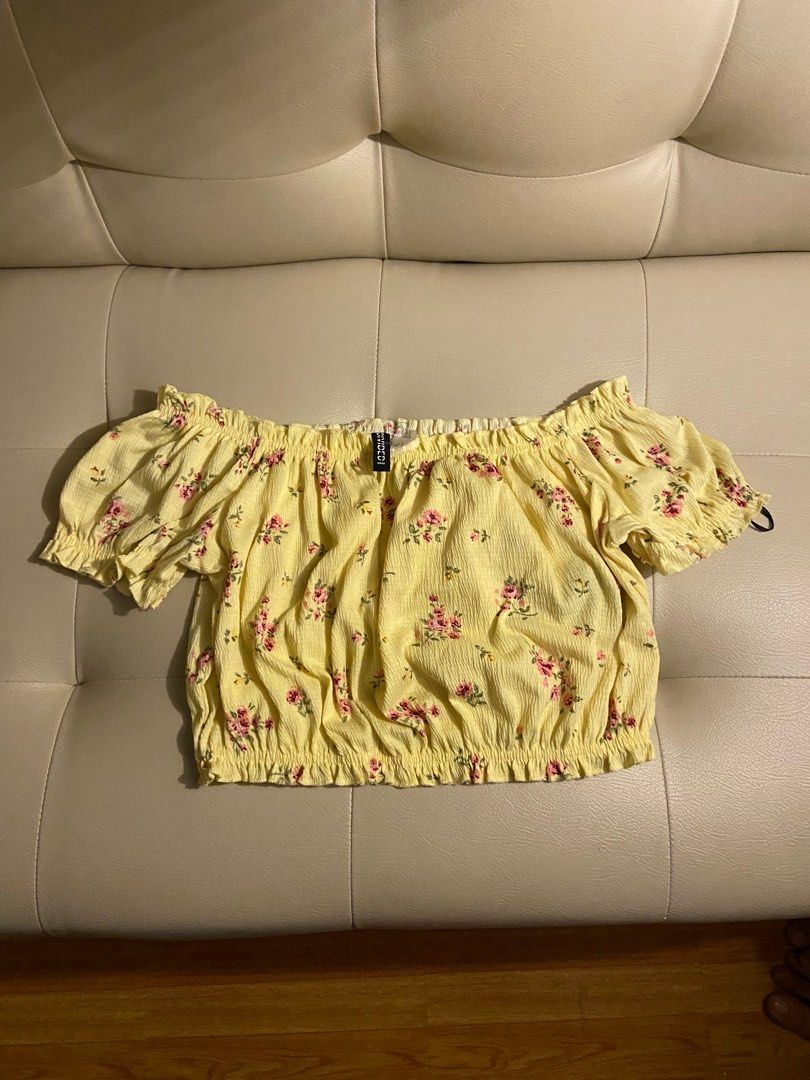 AS PACK! H&M Cutesy Summer Cropped Tops (Category: Sleeveless) located in Malolos. Submitted by achinnn (Listing ID 1331704015, Image 3). Description: Yellow top: Small fits medium Pink Tube: Small fits medium Pink Brallete: Xs - Small.