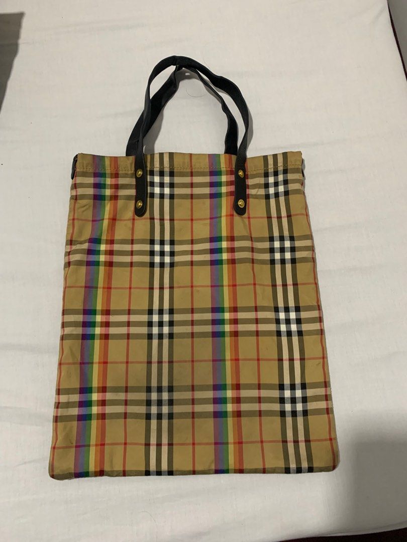 Authentic Burberry plaid Tote bag (Category: Luxury Bags & Wallets) located in Tacloban City. Submitted by classy_luxury (Listing ID 1331679543, Image 2). Description: Authentic Burberry Plaid tote bag Please check flaw in the last pic 💛.