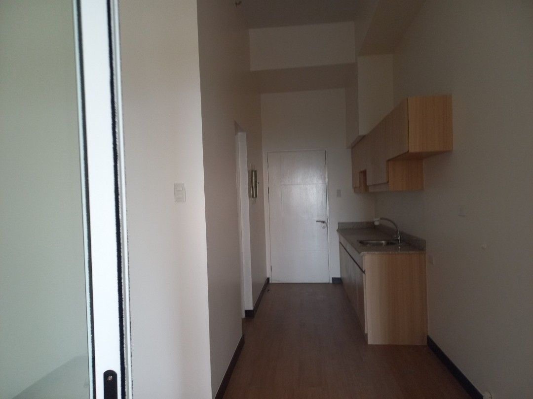 Balintawak p24 (Category: Apartments & Condos) located in Makati City. Submitted by teresageronimo (Listing ID 1331615195, Image 3). Description: Brand new studio unit celandine tower DMCI near Balintawk Ayala malls with balcony south view near skyway.