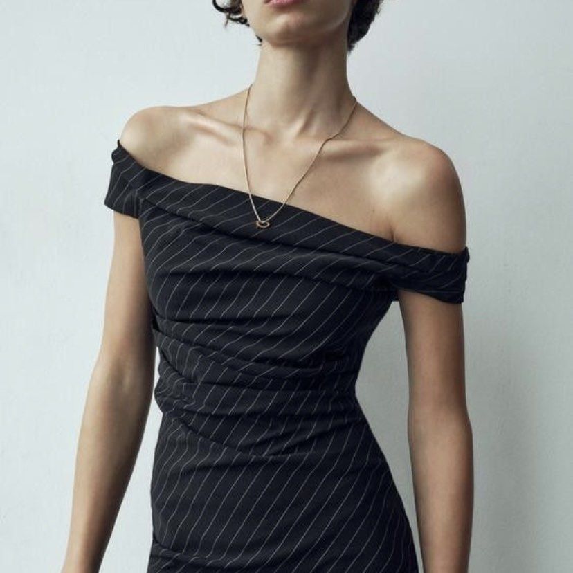 BNWT Zara Off Shoulder Mini Dress (Category: Dresses) located in Quezon City. Submitted by thangsbym (Listing ID 1331619699, Image 2). Description: Fits XS-S.