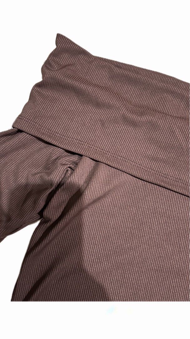 Brown Off Shoulder Top (Category: Longsleeves) located in Pasay City. Submitted by psyche__ (Listing ID 1331724741, Image 2). Description: Never been used Size XL Can fit up to 37 bust.