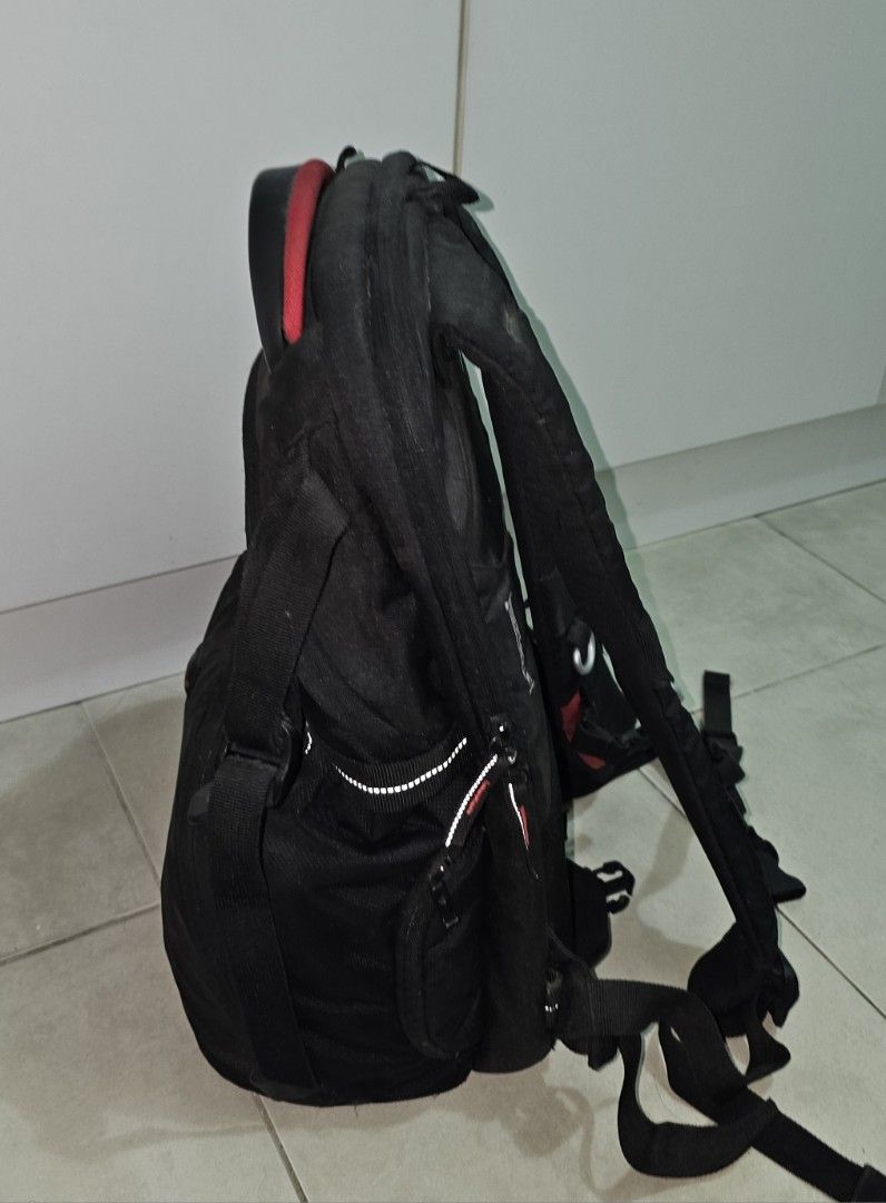 Camera Backpack (Category: Camera Bags & Carriers) located in Sungai Buloh. Submitted by hadi75 (Listing ID 1331715960, Image 2). Description: Jualan cuci stor....masih berfungsi tiada cacat cela..