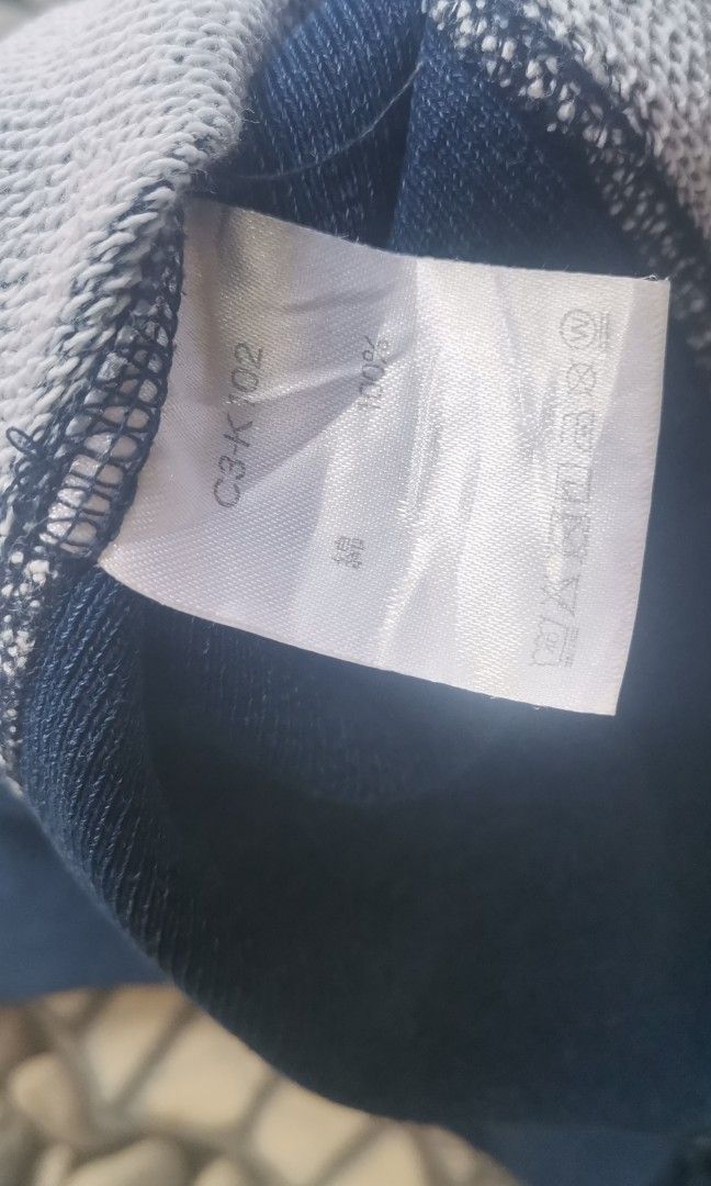 CHAMPION REVERSE WEEVE (HOODIE) (Category: Hoodies) located in Maria Aurora. Submitted by thriftteeth (Listing ID 1331615699, Image 3). Description: NO ISSUE EXELLENT CONDITION SIZE M-L S ON TAG 21X27 SLIGHTLY NEGOTIABLE.