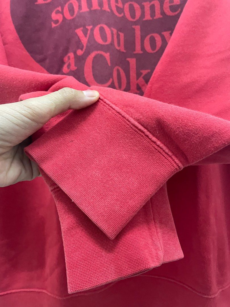 COCA COLA SWEATSHIRT (Category: Activewear) located in Muar. Submitted by lawalawa.bundle (Listing ID 1331663452, Image 2). Description: 🍿Coca Cola Sweatshirt by Uniqlo 🍿Condition 8/10 🍿Color : Red 🍿Size : Pit 24 Labuh 27 (L) 🍿Postage add RM8 SM RM16 SS 🍿❌Dfod.