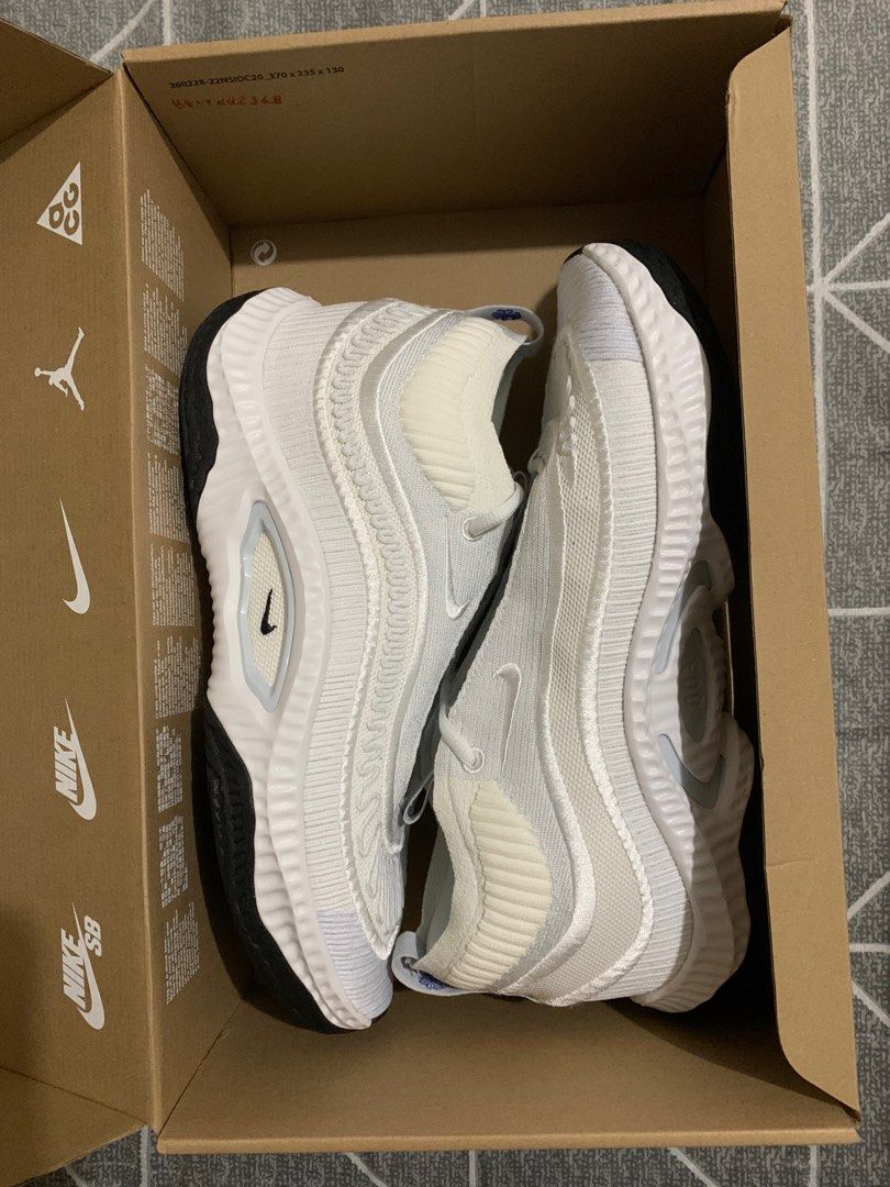 COSMIC UNITY 3 SUMMIT WHITE/BLACK (Category: Sneakers) located in San Juan City. Submitted by 1104basics (Listing ID 1331671906, Image 1). Description: Brand new w/ price tag Rfs: Wrong size Size US 11.