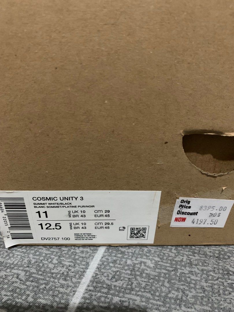 COSMIC UNITY 3 SUMMIT WHITE/BLACK (Category: Sneakers) located in San Juan City. Submitted by 1104basics (Listing ID 1331671906, Image 2). Description: Brand new w/ price tag Rfs: Wrong size Size US 11.