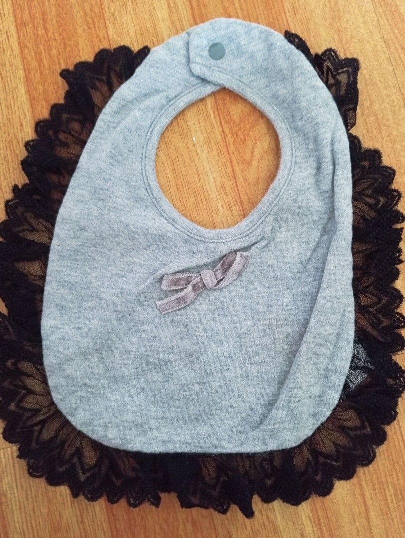 Cotton Baby Bib (Category: Other Baby Bathing & Changing Needs) located in Caloocan City. Submitted by SummersClozet (Listing ID 1331702583, Image 1). Description: 🍭Outgrown by my daughter. Not Ukay. 🍭Seldom used. 👉Will send measurements upon request. #prelovedbabyclothes ❎No Return, No Exchange, No Refund. For fast transactions, call or ping me @ 0916-2524312.