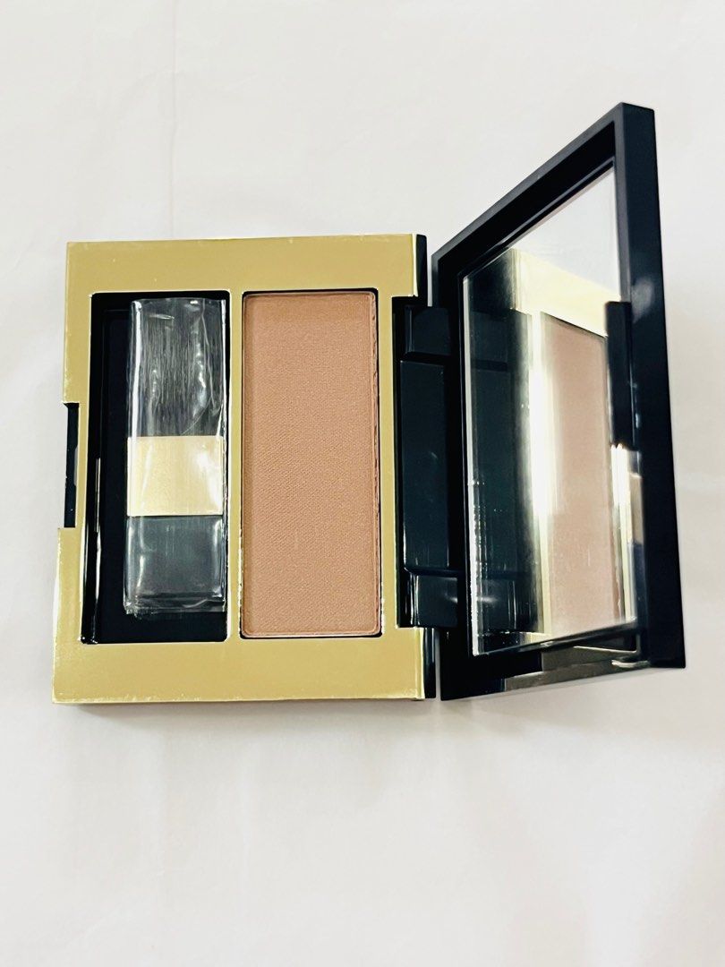 ESTEE LAUDER BRONZE GODDESS POWDER 5g (Category: Makeup) located in San Juan City. Submitted by cashfrancefashioncosmetics_ph (Listing ID 1331613667, Image 1). Description: ‼️ESTEE LAUDER BRONZE GODDESS POWDER 5g 📌650 ONLY SHADE:01 LIGHT No box.