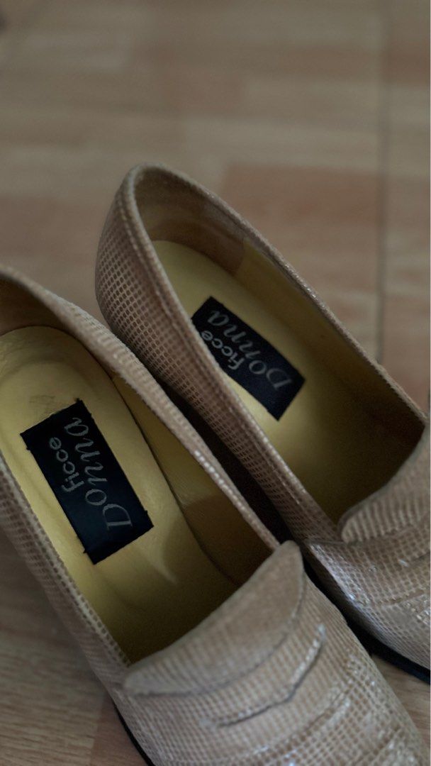 Ficce Donna Block Heels / heeled loafers (Category: Heels) located in Pasig City. Submitted by p.bizz (Listing ID 1331655694, Image 3). Description: 23.5 cm.