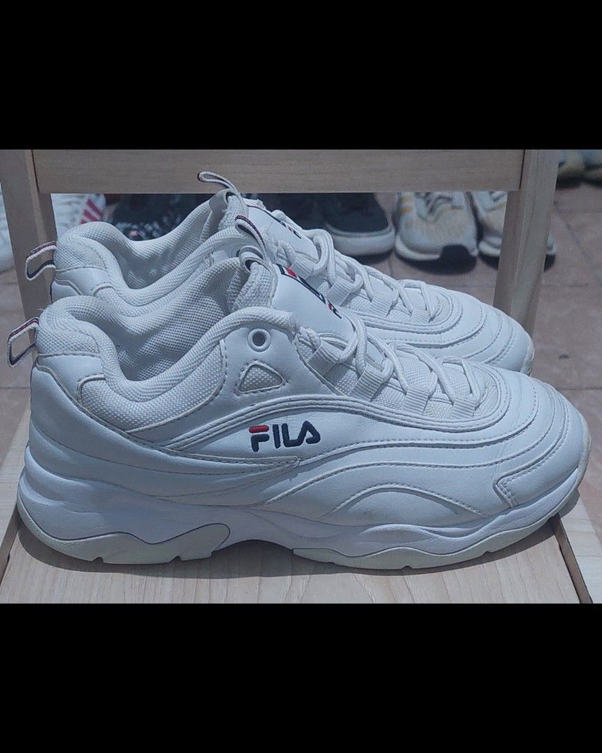 FILA Ray Heritage Fesyen Pria Sepatu Sneakers di Carousell