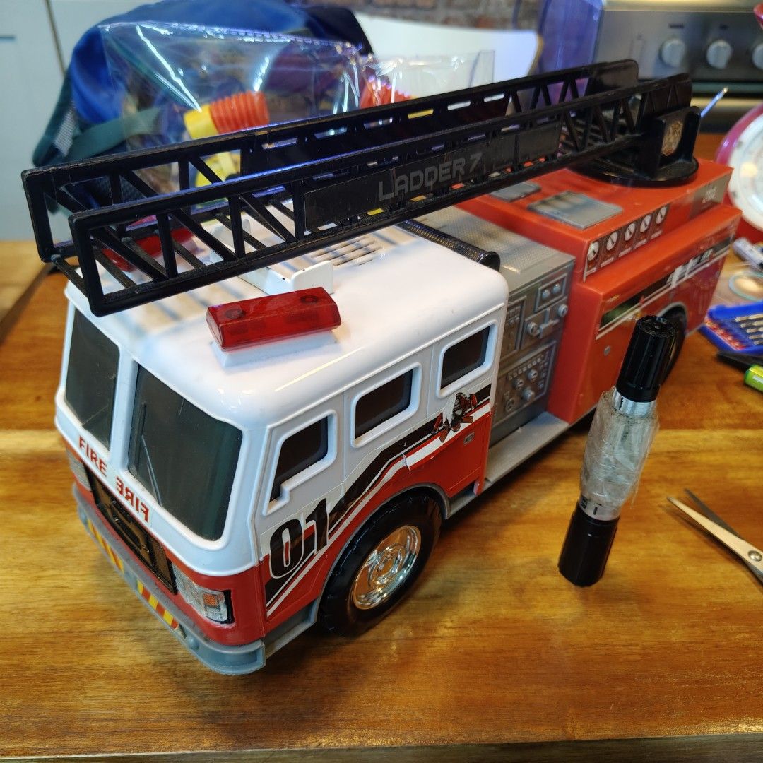 Fire truck with ladder (Category: Kids Toys) located in Manila. Submitted by rossinicalabig (Listing ID 1331638972, Image 2). Description: 200 Pesos Working wheels. Working ladder. High quality plastic or.