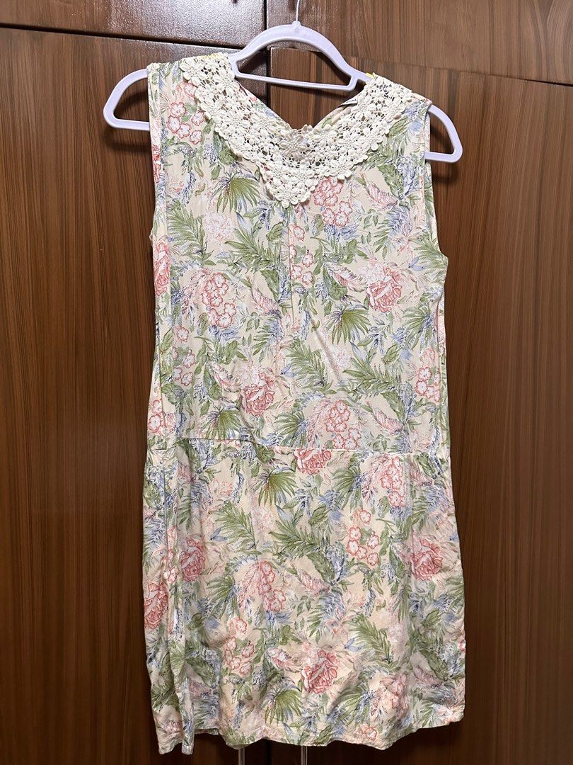 Floral dress (Category: Dresses) located in Las Pinas. Submitted by missa0321 (Listing ID 1331589383, Image 1). Description: Peppermint brand. Printed floral dress.