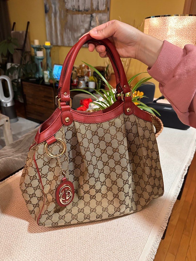 Gucci leather shoulder bag (Category: Luxury Bags & Wallets) located in Legazpi City. Submitted by preloved.lgzp (Listing ID 1331588403, Image 1). Description: Gucci Monogram Medium Sukey 💯% Authentic 9.5/10 condition Bought it in US for 1,850$ (103k pesos) arrival in PH dec 4, 2024.