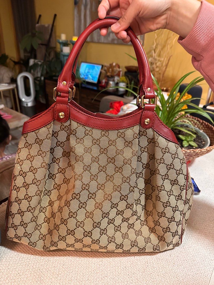 Gucci leather shoulder bag (Category: Luxury Bags & Wallets) located in Legazpi City. Submitted by preloved.lgzp (Listing ID 1331588403, Image 2). Description: Gucci Monogram Medium Sukey 💯% Authentic 9.5/10 condition Bought it in US for 1,850$ (103k pesos) arrival in PH dec 4, 2024.