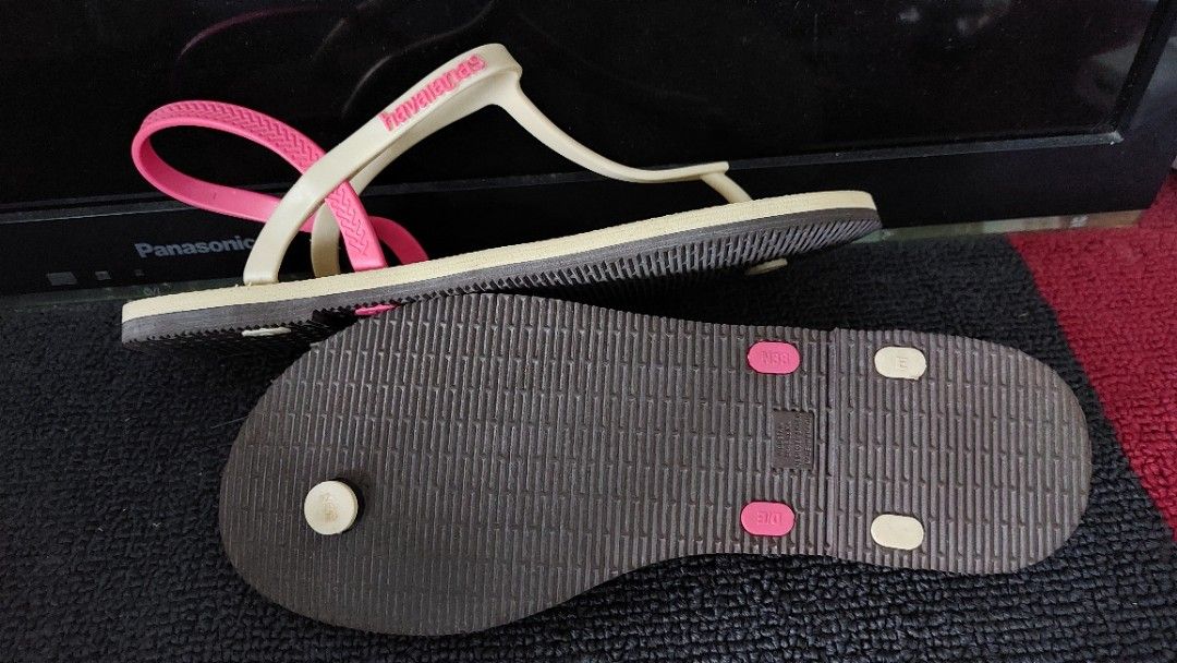 Havianas sandal (Category: Sandals) located in Singapore. Submitted by imei10 (Listing ID 1331627788, Image 1). Description: Bought overseas..