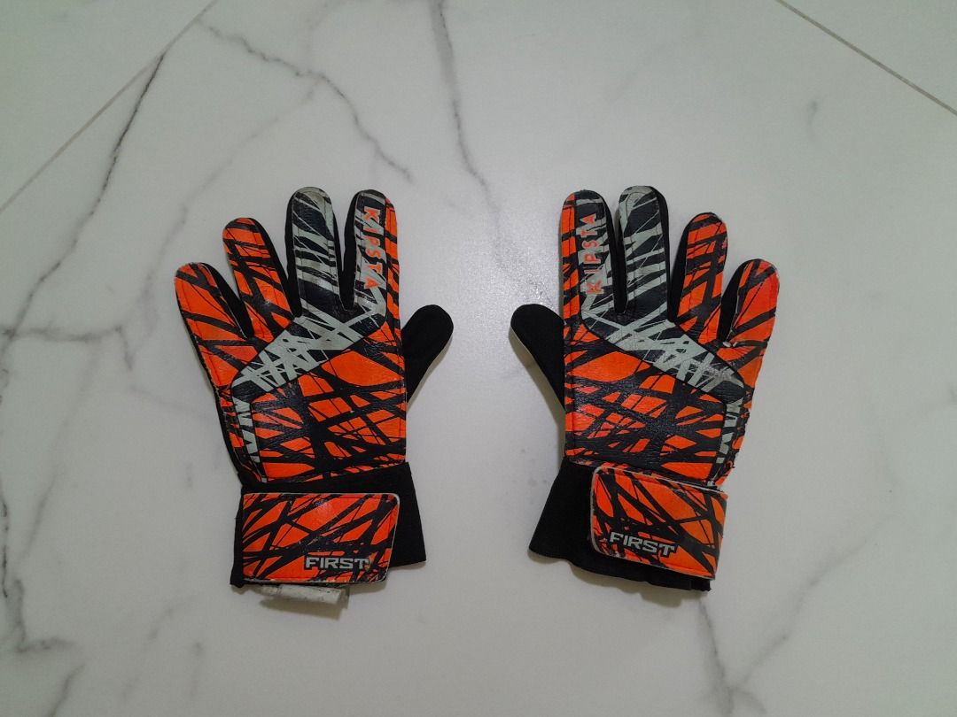 Kipsta goalkeeper gloves kids Sports Equipment Sports Games Racket Ball Sports on Carousell