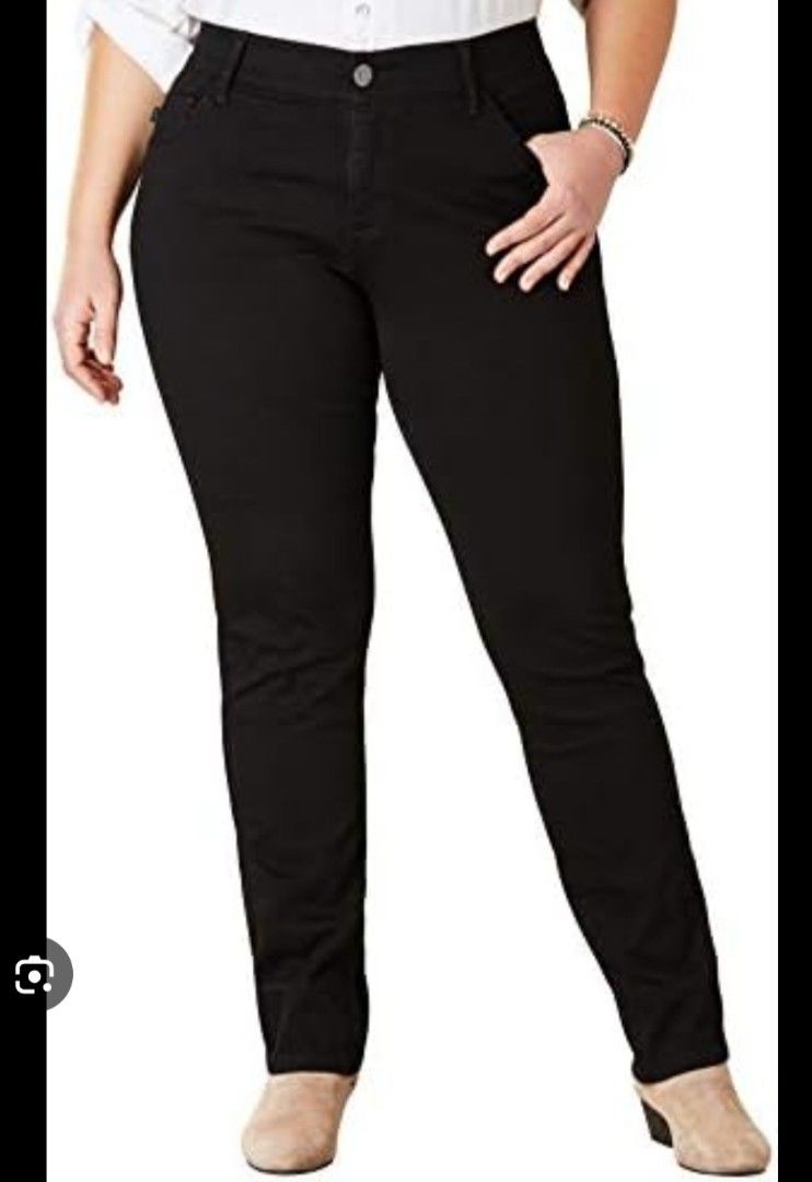 Levi's Strauss Signature Jeans (Category: Jeans) located in Quezon City. Submitted by randomz029 (Listing ID 1331687003, Image 1). Description: Levi's Strauss Signature Mid rise Skinny color black size 32 to 34 soft denim stretch no issue/no flaws 10/10 color rate excellent condition.