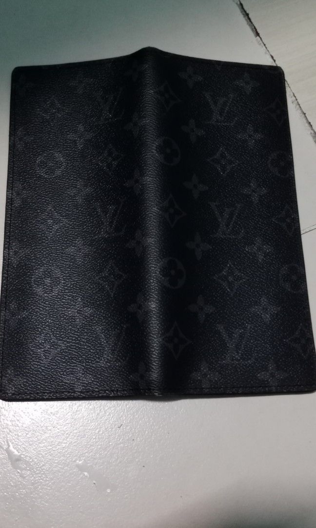 Louie Vuitton long wallet (Category: Luxury Bags & Wallets) located in Manila. Submitted by carlitoboh66625 (Listing ID 1331620397, Image 3). Description: Louie Vuitton long wallet excellent condition price 350.
