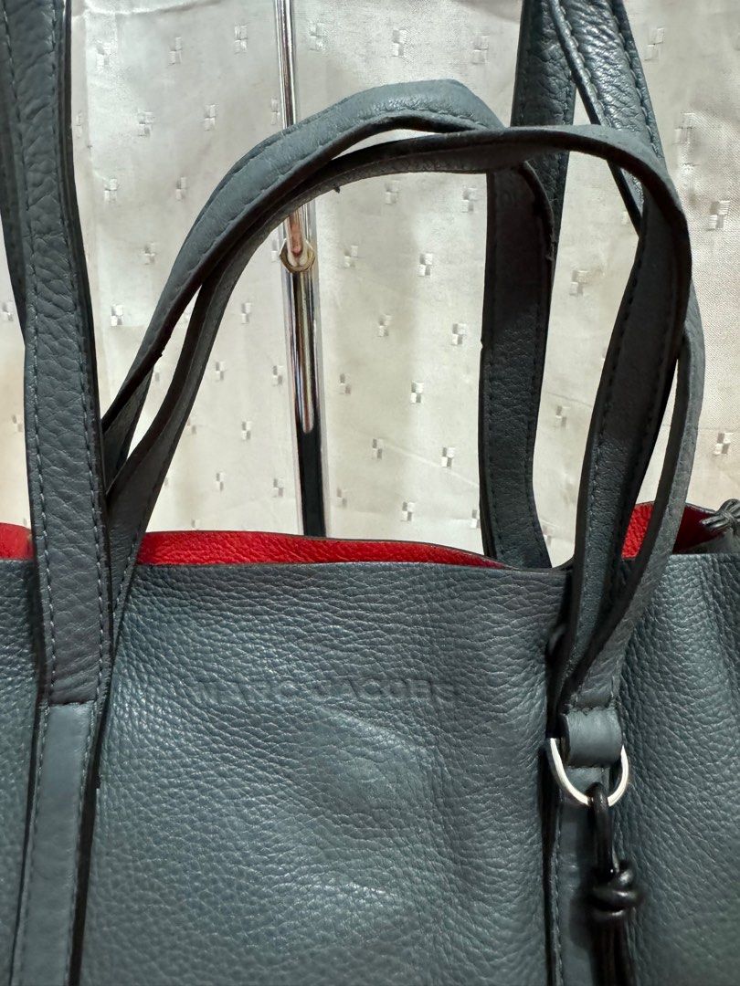 Marc Jacobs The Tag 27 Tote Bag (Category: Luxury Bags & Wallets) located in Echague. Submitted by jenniferbo94771 (Listing ID 1331687708, Image 2). Description: Marc Jacobs The Tag 27 Tote Bag Authentic excellent condition 2980, 26k preloved retail.