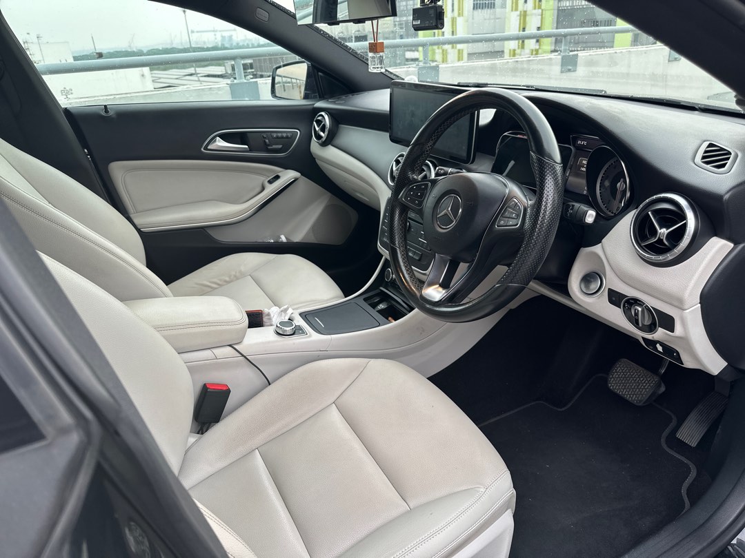 Mercedes-Benz CLA-Class CLA180 (A)62863058530819114