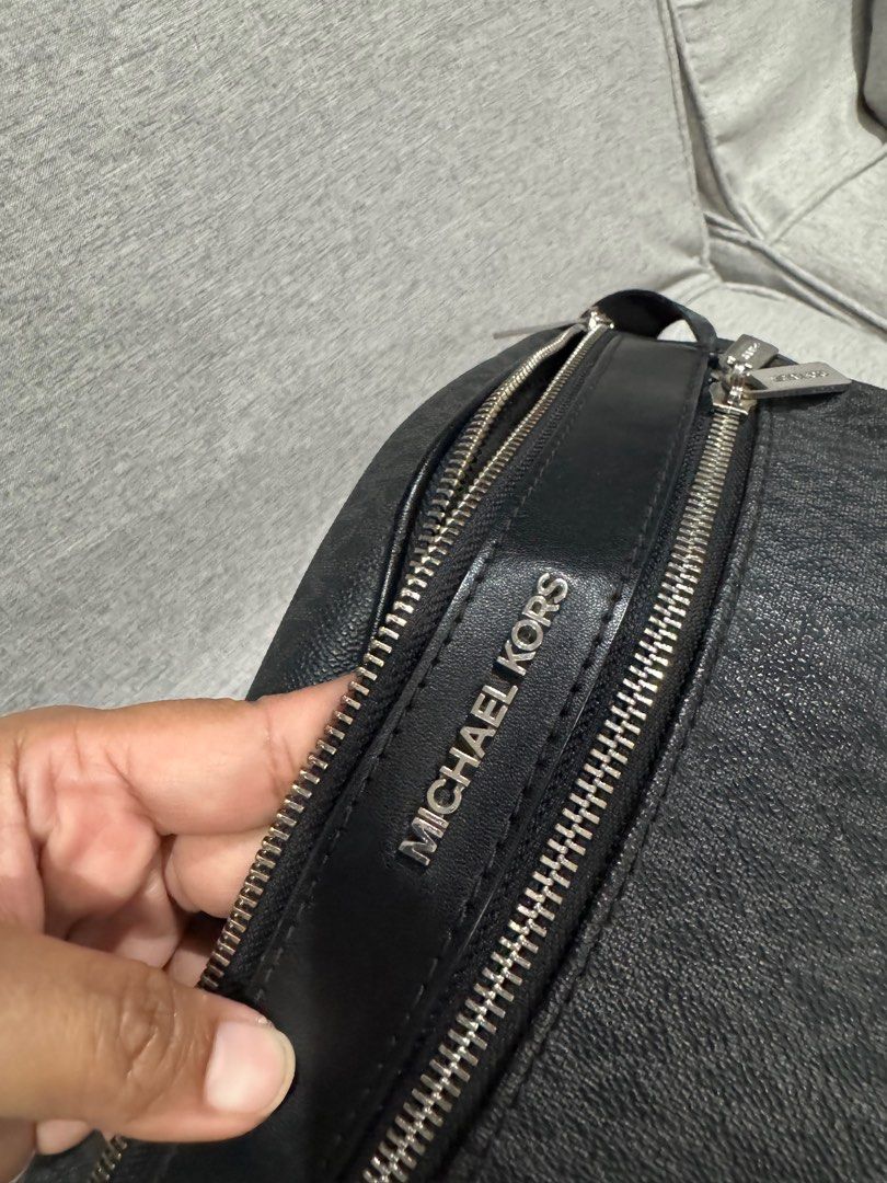Michael kors belt bag (Category: Luxury Bags & Wallets) located in Paranaque City. Submitted by zulema.zahir (Listing ID 1331606479, Image 2). Description: Signs of usage No tear/damage With hairline scratch buckle see photos .