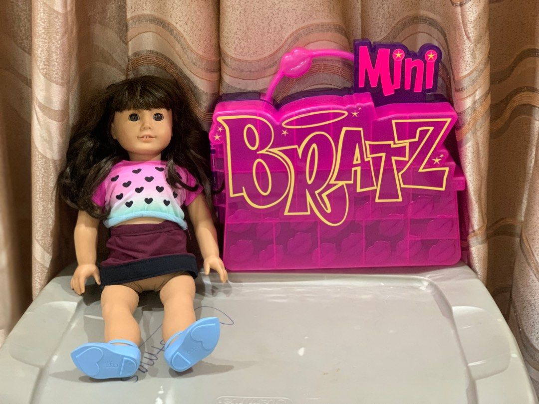 Mini Bratz Series 3 Full Case only (Category: Kids Toys) located in Davao. Submitted by riccirici (Listing ID 1331609991, Image 1). Description: Mini Bratz Series 3 Full Case only Collector’s Case Like new AG Doll 18” for size reference only, not included Price 990 php + SF Bank Transfer, Gcash.