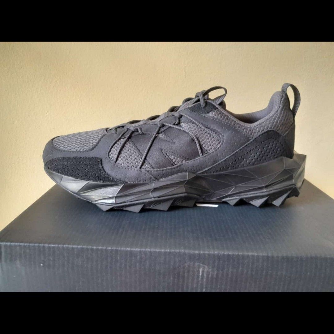 Sepatu running trail online