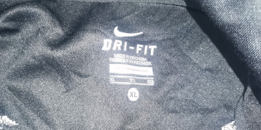 NIKE OMV TRACK JACKET (EMBROIDED) (Category: Coats, Jackets and Outerwear) located in Maria Aurora. Submitted by thriftteeth (Listing ID 1331616898, Image 3). Description: NO ISSUE EXELLENT CONDITION SIZE L-XL SLIGHTLY NEGOTIABLE.