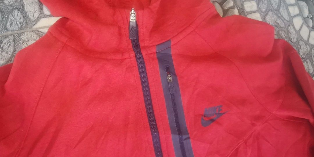 NIKE TECH FLEECE HOODIE (DOUBLE PULL ZIP) (Category: Hoodies) located in Maria Aurora. Submitted by thriftteeth (Listing ID 1331617776, Image 2). Description: NO ISSUE SIZE XL EXELLENT CONDITION 10/10 COLOR RATE SLIGHTLY NEGOTIABLE.