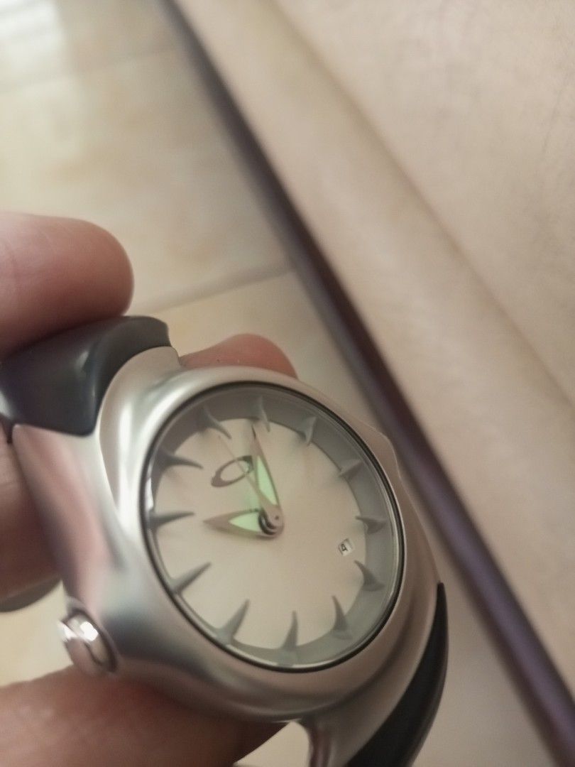 Oakley Crush 2.0 (Category: Men's Watches) located in Antipolo. Submitted by safestorm.efdd28 (Listing ID 1331618543, Image 2). Description: Oakley Crush 2.0 mint condition, no history of repair with box and manual. for oakley fanatics. rare model..