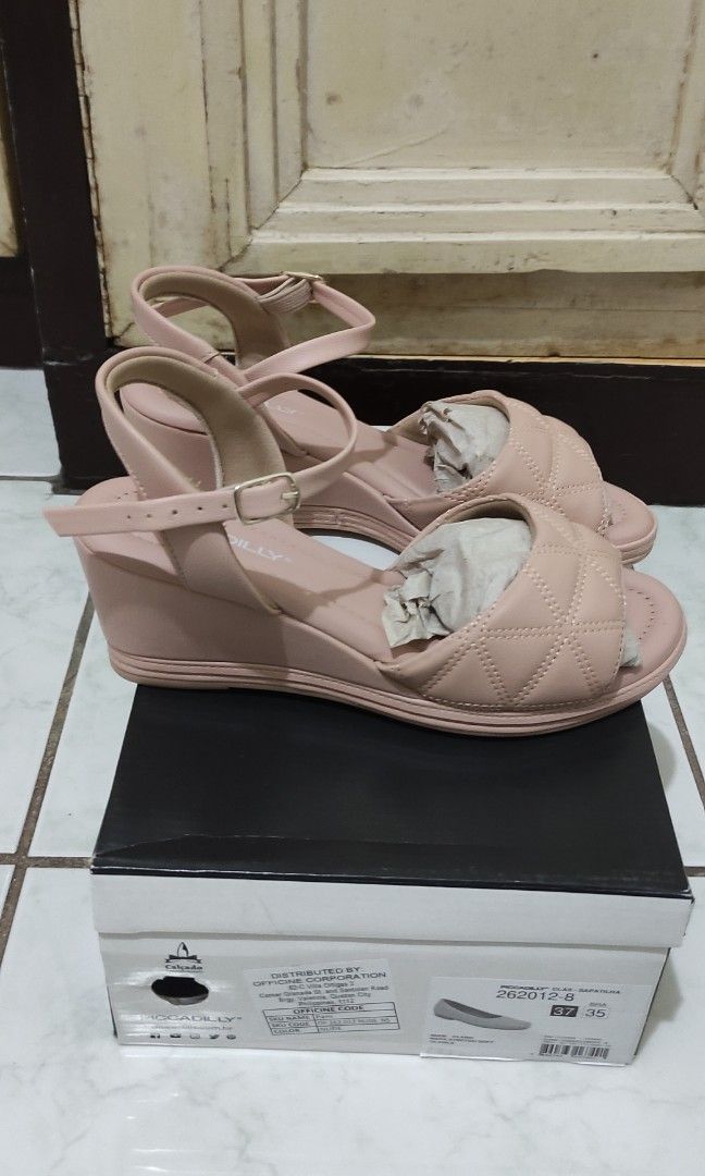 Piccadilly Sandals Old Rose color (Category: Sandals) located in San Pedro. Submitted by recitea (Listing ID 1331582530, Image 2). Description: I am selling my brand new, never used Piccadilly sandals for Php 1,199.00 only! FREE Shipping! I bought it out of impulse buying. Type of sandals : Wedge Heels ht: around 2 inches Color : Old rose - kahit anong OOTD bagay.