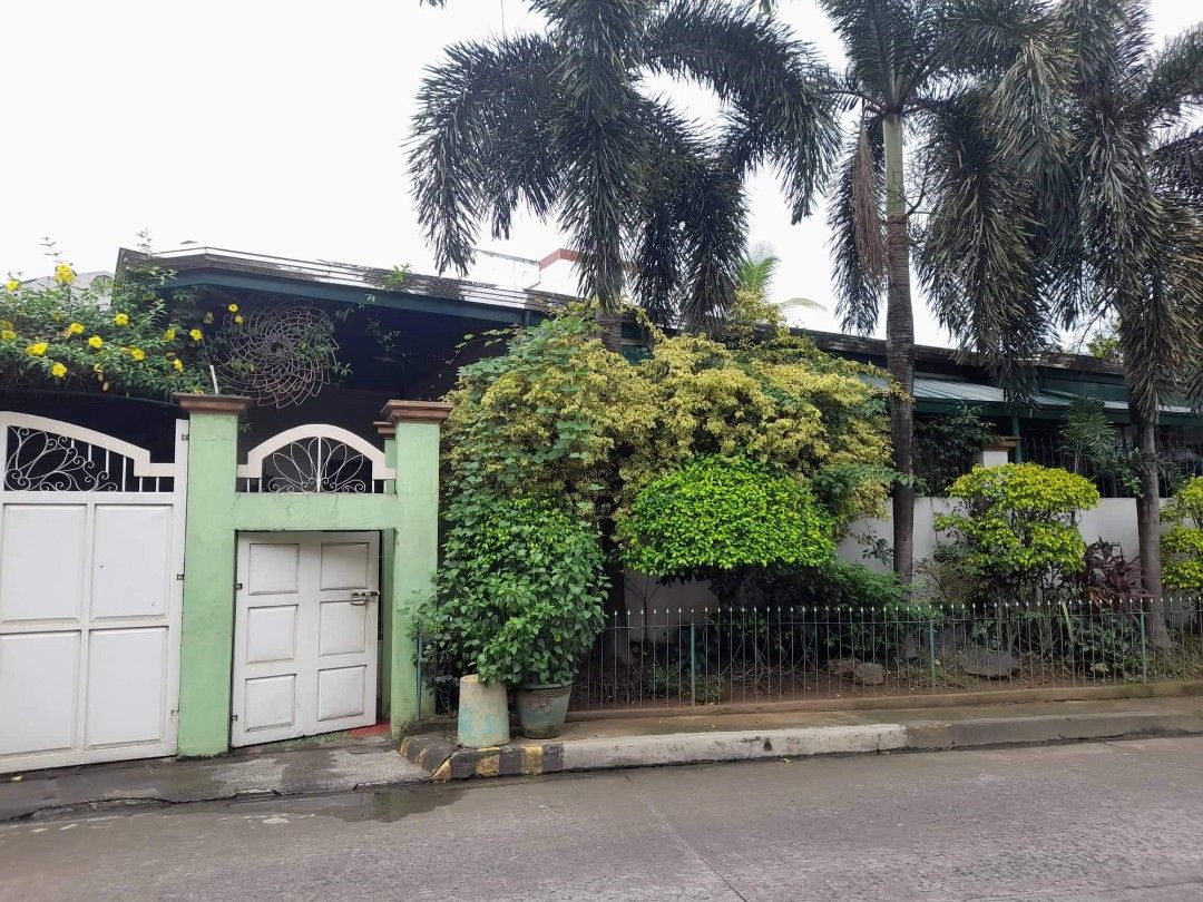 Tandang sora (Category: House & Lot) located in Makati City. Submitted by teresageronimo (Listing ID 1331616043, Image 1). Description: rush sale Bungalow with basement garden corner lot wide road subd.