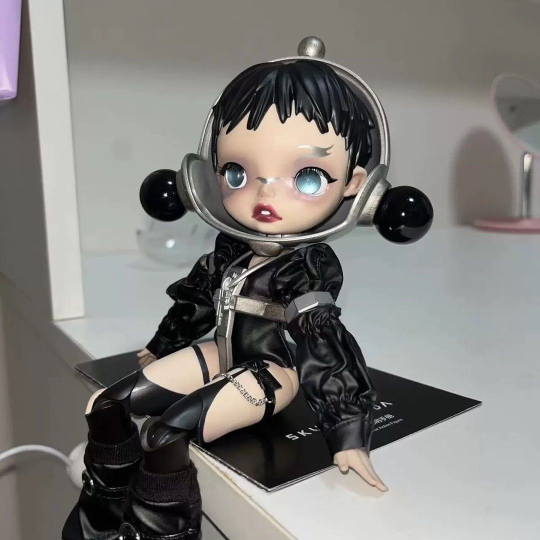 SKULLPANDA THE UNKNOWN 1/6 ACTION FIGURE Dressed in a retro