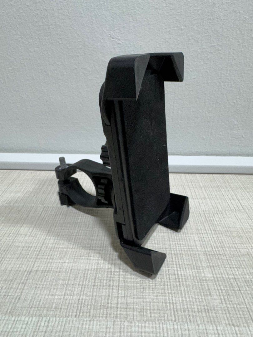 Random Items (Category: Cases & Sleeves) located in Singapore. Submitted by selldealtrade (Listing ID 1331590496, Image 2). Description: S22+ phone case $10 each Bike clamp $5 Rain bag $5 Pill box $2 Phone mounts $10 Phone mount 4 grip $15 Inspired quadlock $20 Carabiner $5 Pump head $3 Buy more will have discount .