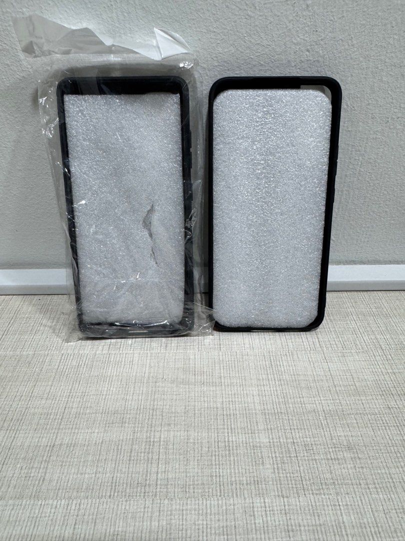 Random Items (Category: Cases & Sleeves) located in Singapore. Submitted by selldealtrade (Listing ID 1331590496, Image 1). Description: S22+ phone case $10 each Bike clamp $5 Rain bag $5 Pill box $2 Phone mounts $10 Phone mount 4 grip $15 Inspired quadlock $20 Carabiner $5 Pump head $3 Buy more will have discount .