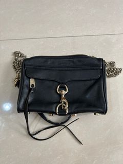 (Category: ) located in . Submitted by supremecloset (Listing ID 1331595891, Image 1). Description: .