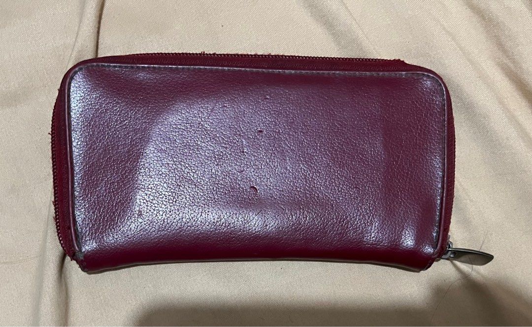 Rosetti Genuine Leather Wallet (Category: Wallets & Card holders) located in Quezon City. Submitted by rmave (Listing ID 1331730178, Image 2). Description: Rosetti Genuine Leather Wallet Guaranteed GENUINE LEATHER Nice Maroon Color Zipper is loose, needs to be replaced FIXED AT 500 Location: Condo in Quezon City.