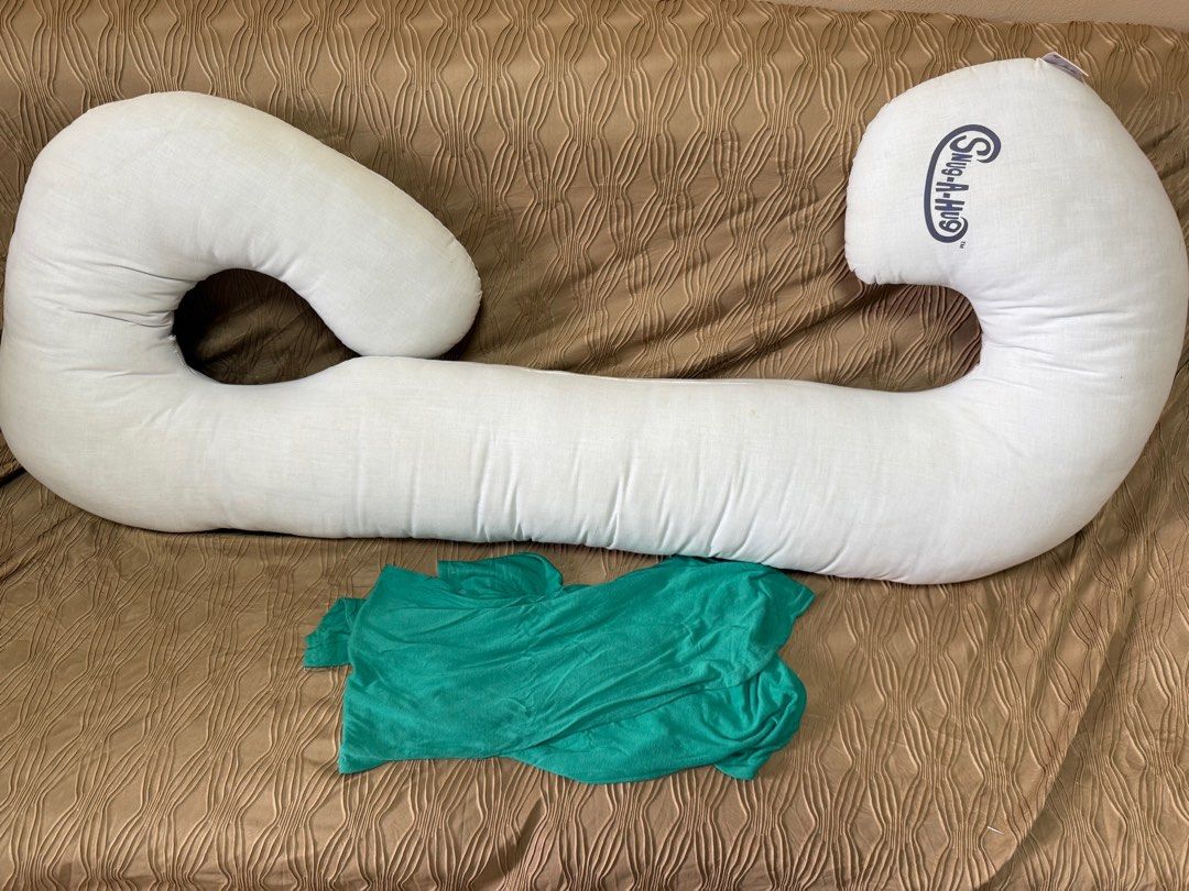 Snug a hug maternity pillow (Category: Maternity Care) located in Las Pinas. Submitted by sofiaadeline (Listing ID 1331615841, Image 1). Description: With signs of usage esp sa pillow cover, you can purchase naman ng new pillow case only. Clean and sanitized (pina deep clean ko bago i store).