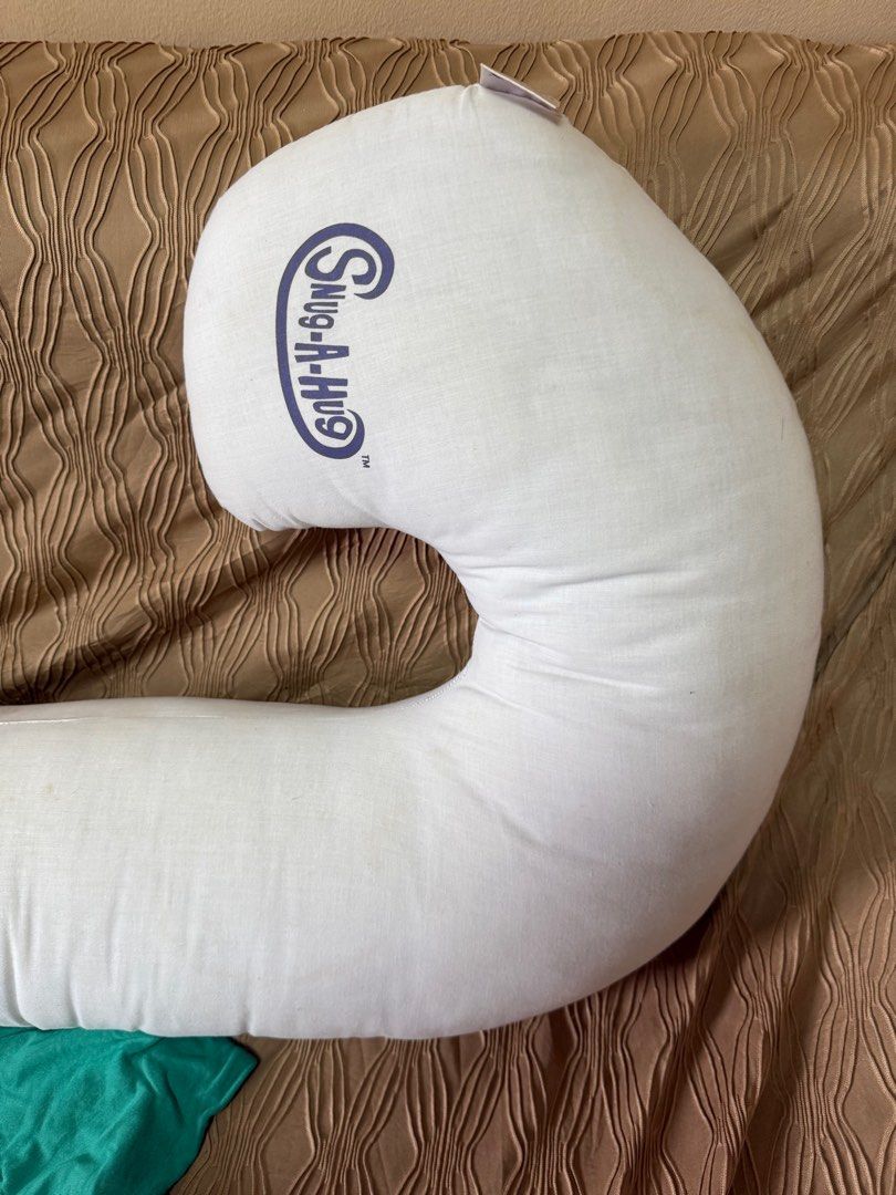 Snug a hug maternity pillow (Category: Maternity Care) located in Las Pinas. Submitted by sofiaadeline (Listing ID 1331615841, Image 3). Description: With signs of usage esp sa pillow cover, you can purchase naman ng new pillow case only. Clean and sanitized (pina deep clean ko bago i store).