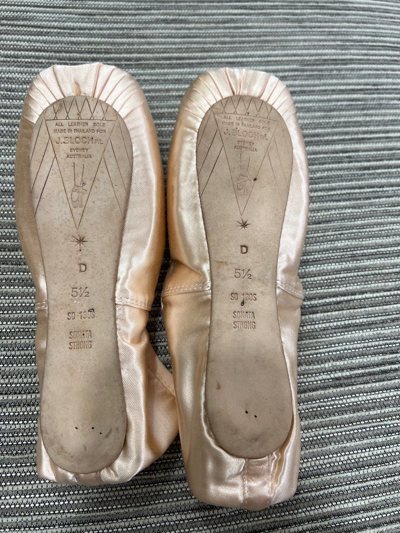 Sonata Pointe Shoes, Bloch (Category: Flats) located in Singapore. Submitted by tina_tino (Listing ID 1331629929, Image 3). Description: Size : 5.5 .