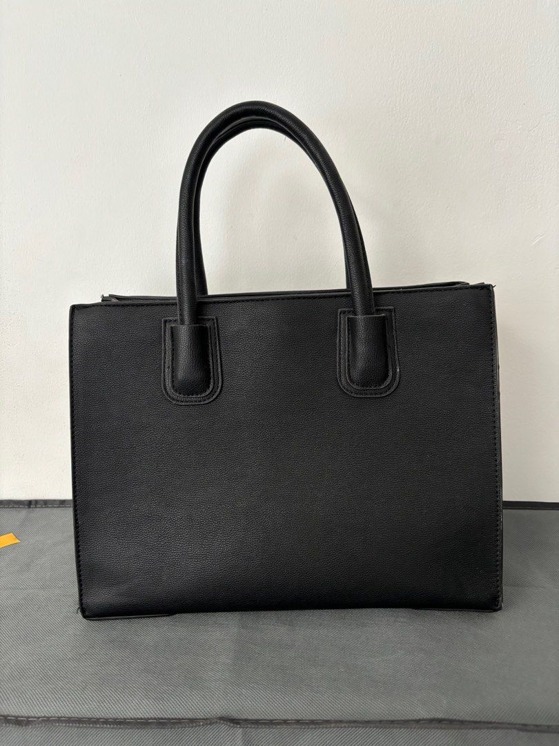 Stradivarius Black Tote Bag, Fesyen Wanita, Tas Dompet di Carousell - Main Image