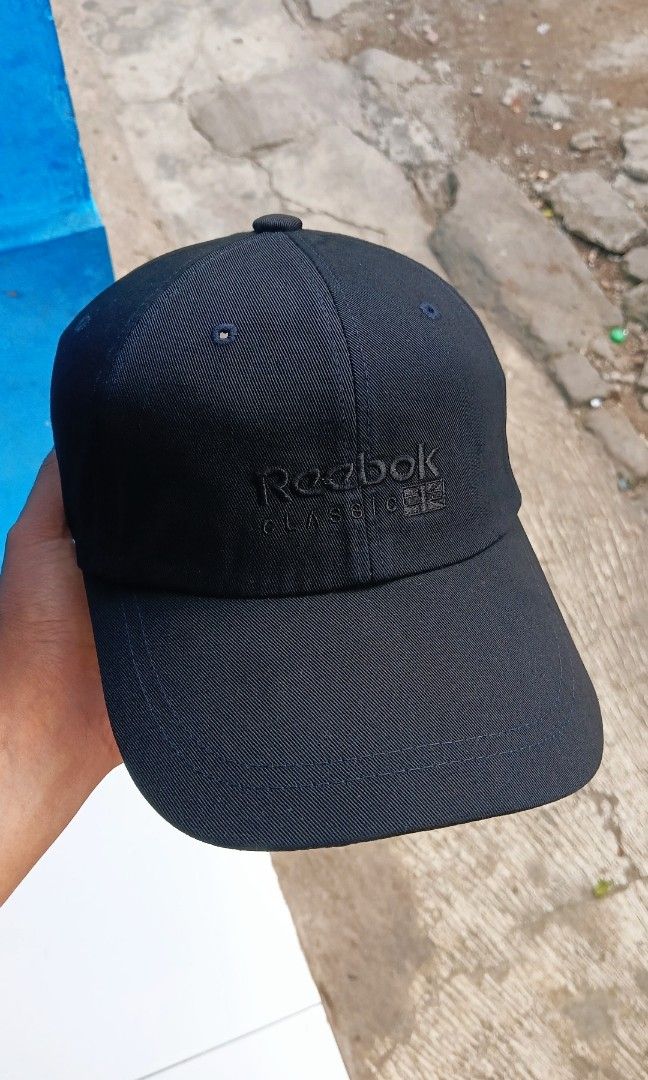Topi Reebok Classic